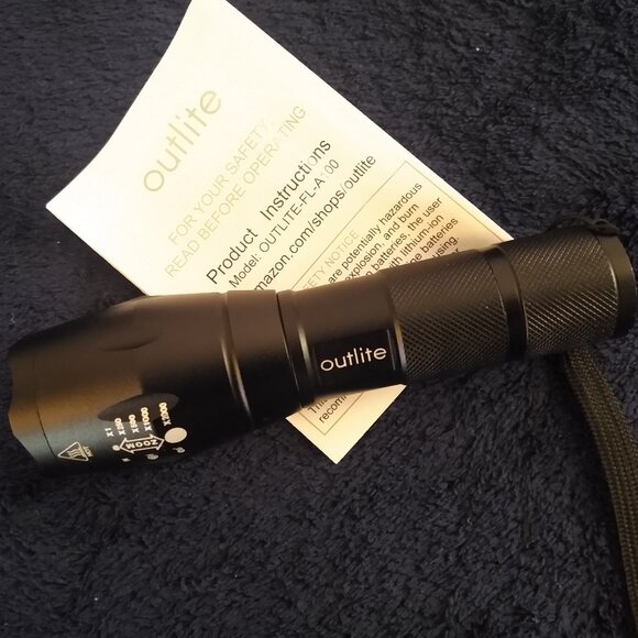 Black Outlite Flashlight - excellent condition - Picture 1 of 10